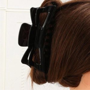 Black Bow Hair Claw